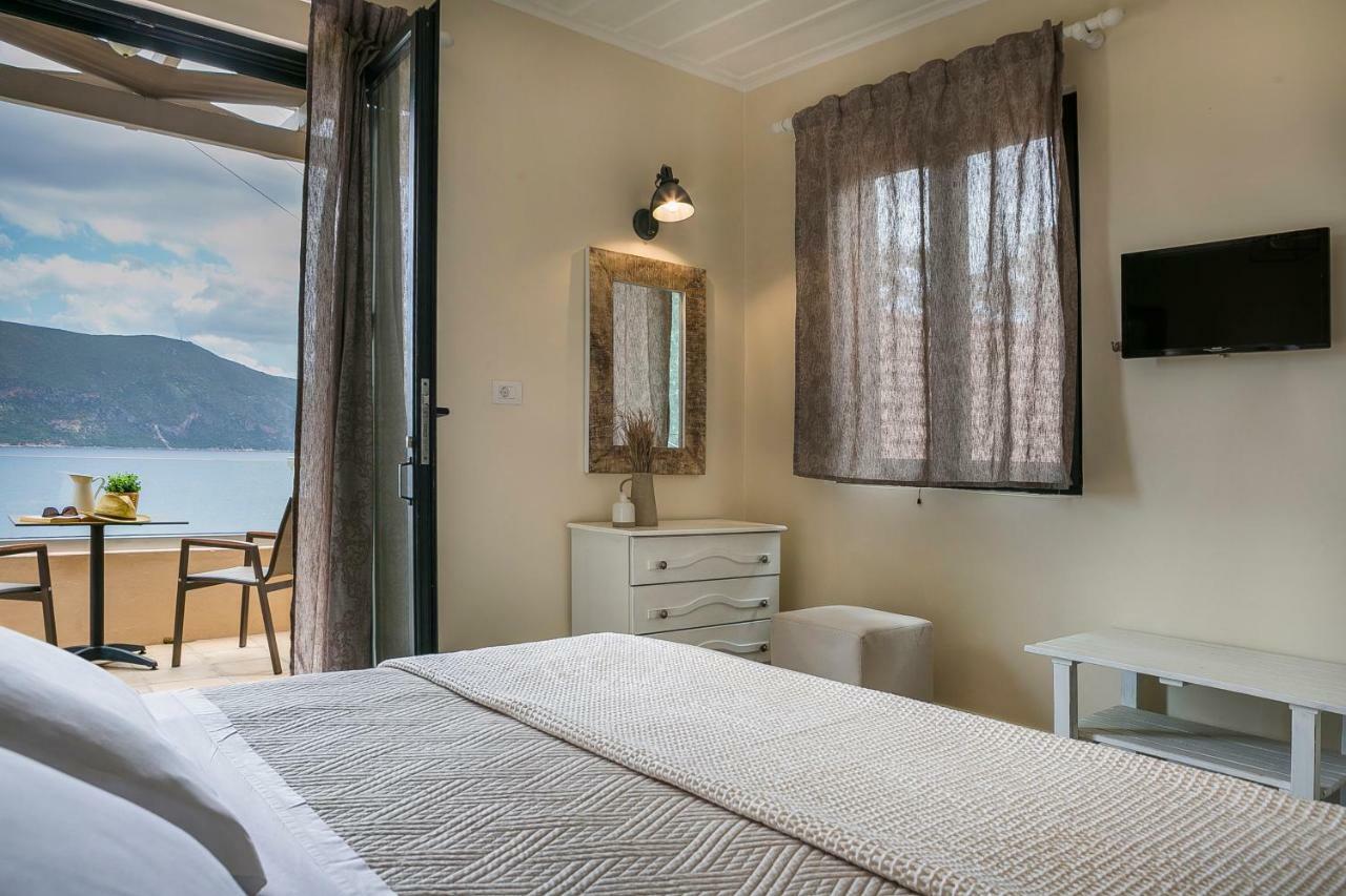 Martini Waterfront Suites Fiskárdo Eksteriør bilde