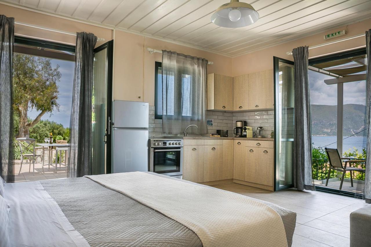 Martini Waterfront Suites Fiskárdo Eksteriør bilde